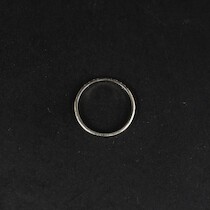 Ring, vitguld, 18 K, diameter 18 mm, vikt 2 gram på auktion i Skåne hos Sikö Auktioner