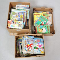 Stort parti Kalle Anka tidningar 3 lådor på auktion i Skåne hos Sikö Auktioner