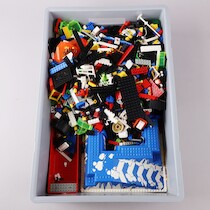 Lego ett parti på auktion i Skåne hos Sikö Auktioner
