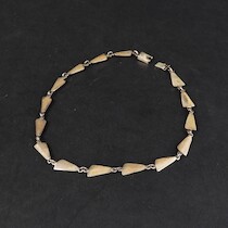 Halsband, sterlingsilver, längd 45 cm, vikt 41 gram på auktion i Skåne hos Sikö Auktioner