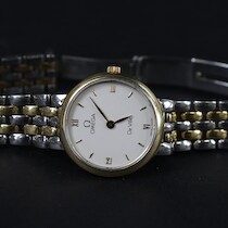 Armbandsur, Omega De Ville, Quartz, 1995, guld på stål, 18 K, diameter 23,5 mm, kort och manual på auktion i Skåne hos Sikö Auktioner