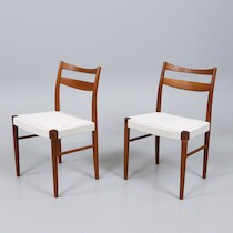 Stolar 2st, teak. 1960-tal. B=46 cm. på auktion i Skåne hos Sikö Auktioner
