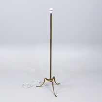 Golvlampa, mässing. 1900-talets sista hälft. H=125 cm. på auktion i Skåne hos Sikö Auktioner