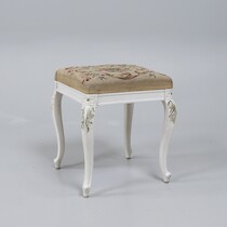 Pall, rokokostil, 1800-tal, H=45 på auktion i Skåne hos Sikö Auktioner
