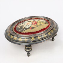 Fotpall, 1800-tal, höjd 12 cm på auktion i Skåne hos Sikö Auktioner