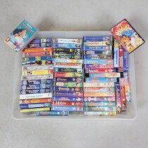 VSH och DVD filmer ett parti på auktion i Skåne hos Sikö Auktioner