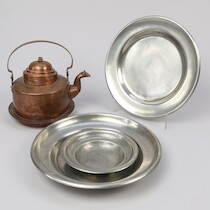 Tennfat och kaffepanna, diameter33 cm och mindre på auktion i Skåne hos Sikö Auktioner
