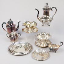 Kaffekannor mm, nysilver, 1900-tal på auktion i Skåne hos Sikö Auktioner