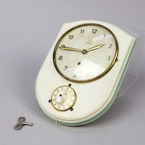 Köksklocka, Junghans, 1940/50-tal, höjd 29 cm, nyckel på auktion i Skåne hos Sikö Auktioner