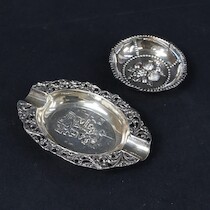 Askfat 2 st, silver, längd 9,5 cm och mindre, vikt 50 gram på auktion i Skåne hos Sikö Auktioner