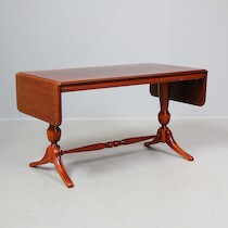 Soffbord med klaffar 153 x 60 H= 63 på auktion i Skåne hos Sikö Auktioner
