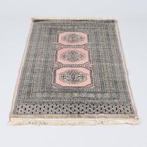 Matta, handknuten, Pakistan, 140x90 på auktion i Skåne hos Sikö Auktioner
