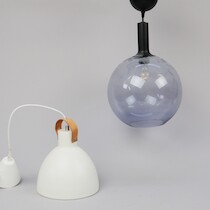 Taklampor 2 st 2000-tal, diameter 28 cm och mindre på auktion i Skåne hos Sikö Auktioner