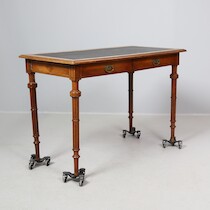 Skrivbord 1800-tal 2 lådor 117 X 58 H=75 på auktion i Skåne hos Sikö Auktioner