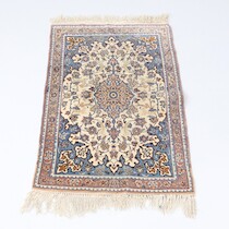 Matta, handknuten Iran, 108 X 67 cm på auktion i Skåne hos Sikö Auktioner