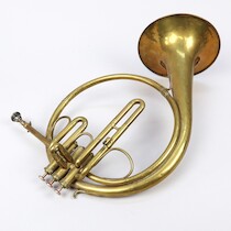 Valthorn, mässing, C. MAHILLON / FOURNISSEUR BREVETE / DE L’ARMEE ET DES CONSERVATOIRES BRUXELLES, L=56 på auktion i Skåne hos Sikö Auktioner