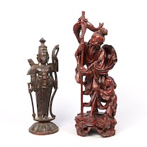 Träfigurer 2 st Asien, höjd 52 cm och lägre på auktion i Skåne hos Sikö Auktioner