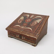 Skrin, allmoge, 1800-tal, senare bemålning, bredd 34 cm på auktion i Skåne hos Sikö Auktioner