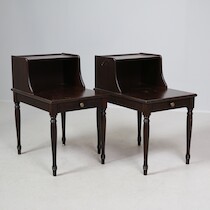 Sängbord, ett par, engelsk stil, 57 x 42, H = 70 på auktion i Skåne hos Sikö Auktioner