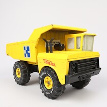 Leksaksbil, plåt. "Tonka Mighty Turbo Diesel Loader" Tonka Toys, USA. 1970-tal. L=47 cm. på auktion i Skåne hos Sikö Auktioner