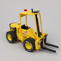 Leksaksbil, plåt. "Tonka Forklift" Tonka Toys, USA. 1970-tal. L=28 cm. på auktion i Skåne hos Sikö Auktioner