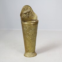 Kolbox mässing 18-1900-tal H=90 på auktion i Skåne hos Sikö Auktioner