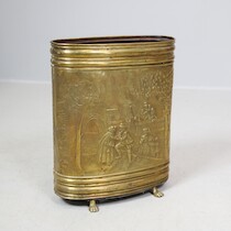 Kolbox mässing 18-1900-tal H=55 B=45 på auktion i Skåne hos Sikö Auktioner