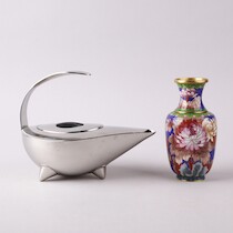 Tekanna, bodum + vas, cloisonne, B = 26 o mindre på auktion i Skåne hos Sikö Auktioner