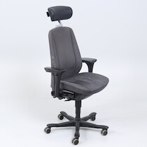 Kontorsstol. Kinnarps 9000, skinn. H=144 cm. B=51 cm. 2000-tal. på auktion i Skåne hos Sikö Auktioner
