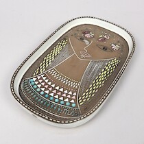 Fat, Mari Simmulson, Upsala-Ekeby, 1950-tal, glaserat lergods, längd 32 cm på auktion i Skåne hos Sikö Auktioner