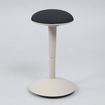 Ståstöd/pall. "Nilserik" IKEA. H=51-71 cm. på auktion i Skåne hos Sikö Auktioner