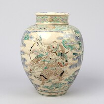 Urna med lock, Japan, 1900-talets första hälft, höjd 29 cm på auktion i Skåne hos Sikö Auktioner