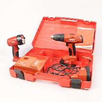 Skruvdragare Hilti SF 121-A, lampa SFL 12/15, 2 batterier och laddare på auktion i Skåne hos Sikö Auktioner