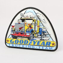 Ljusskylt. Good Year "Trucking Team". Moderatho & Co. Lidingö. 1900-talets sista hälft. B=52 cm på auktion i Skåne hos Sikö Auktioner