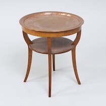 Rökbord, ek, bricka i koppar, 1900-taletsa tidigare hälft, H=64 D=58 på auktion i Skåne hos Sikö Auktioner