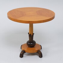 Soffbord, 1900-talets mitt, björk, H=60 D=65 på auktion i Skåne hos Sikö Auktioner