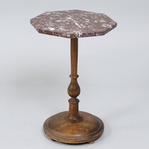 Bord med marmorskiva, 1900-talets tidigare hälft, H=75 B=48 på auktion i Skåne hos Sikö Auktioner