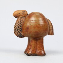 Lisa Larson, Figurin, Gustavsberg, glaserat stengods, höjd 11 cm på auktion i Skåne hos Sikö Auktioner