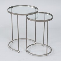 Satsbord 2 st, 2000-tal, stål och glas, höjd 60 cm och lägre på auktion i Skåne hos Sikö Auktioner