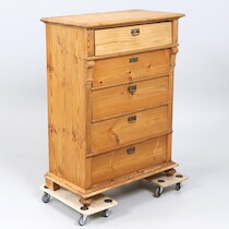 Byrå, furu, 1800-tal, 92x50x125 cm (BxDxH) på auktion i Skåne hos Sikö Auktioner