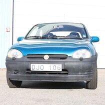 Veteranbil Opel Corsa Sport, årsmodell 1994, manuell, bensin 82hk., reg nr: DJO106, mätarställning 6300 mil, s på auktion i Skåne hos Sikö Auktioner