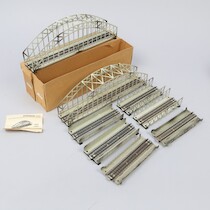 Broar till Märklinjärnväg H0, Genomgående mittledare, bl.a. 467/2 mm, 2+2+2+2 st på auktion i Skåne hos Sikö Auktioner