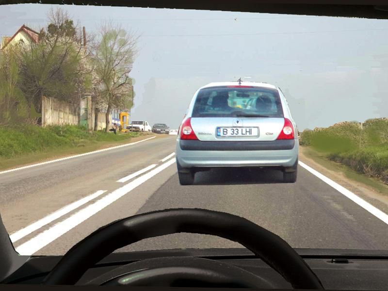 În această situaţie executaţi corect depăşirea autoturismului alb?