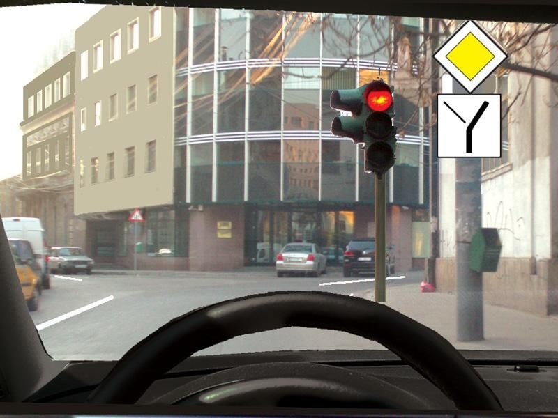 Cum trebuie să procedeze conducătorul de autovehicul în intersecția dată?