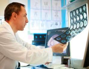 Какой врач расшифровывает МРТ