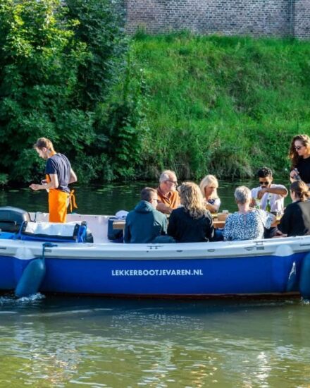 Image for Utrecht Dag Lunch, Sloepvaren, Sherlock Homes Moordmysterie, Diner 8/30 pers