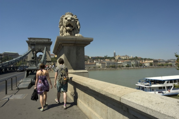 Budapest toeristen chain bridge