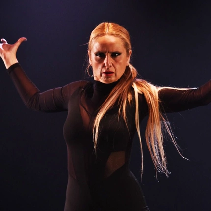 ,,Kobieta we Flamenco" - Erika Fritz Roa