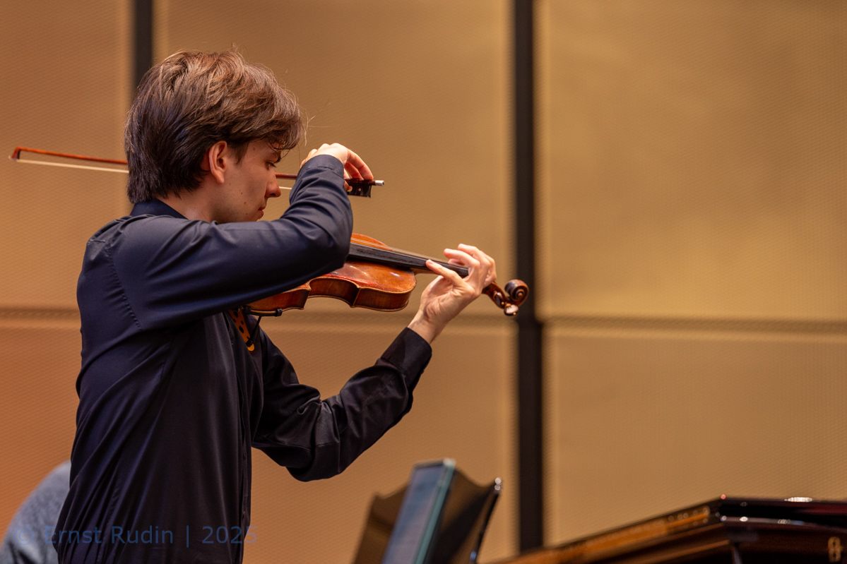 Competition Violin: Alexander Sahatci