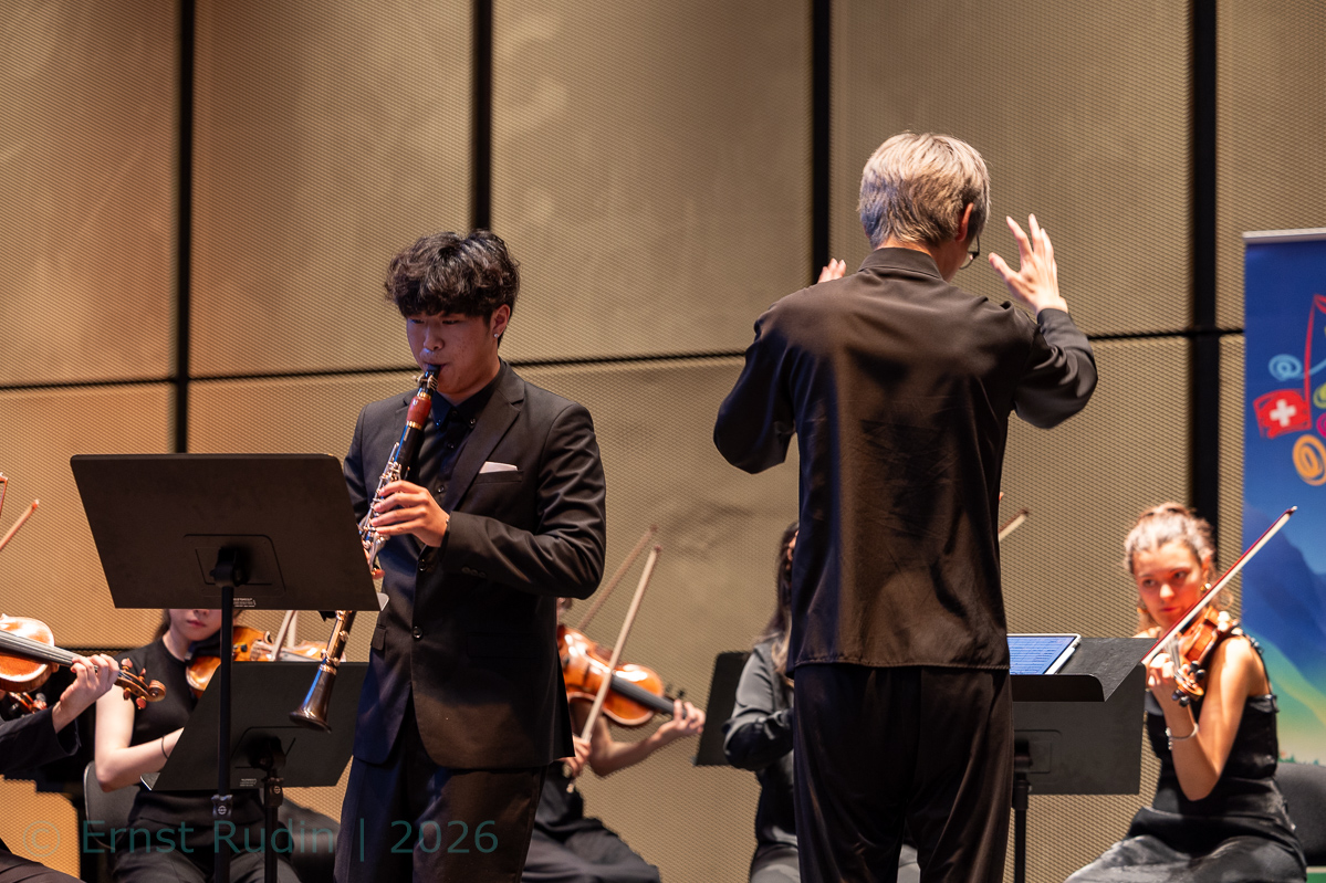 Su Geli plays Wolfgang Amadeus Mozart